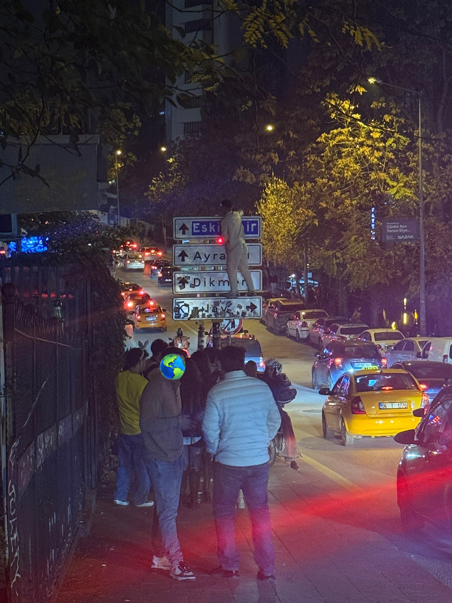 G4Vt A9 B W U A A0 Lz C