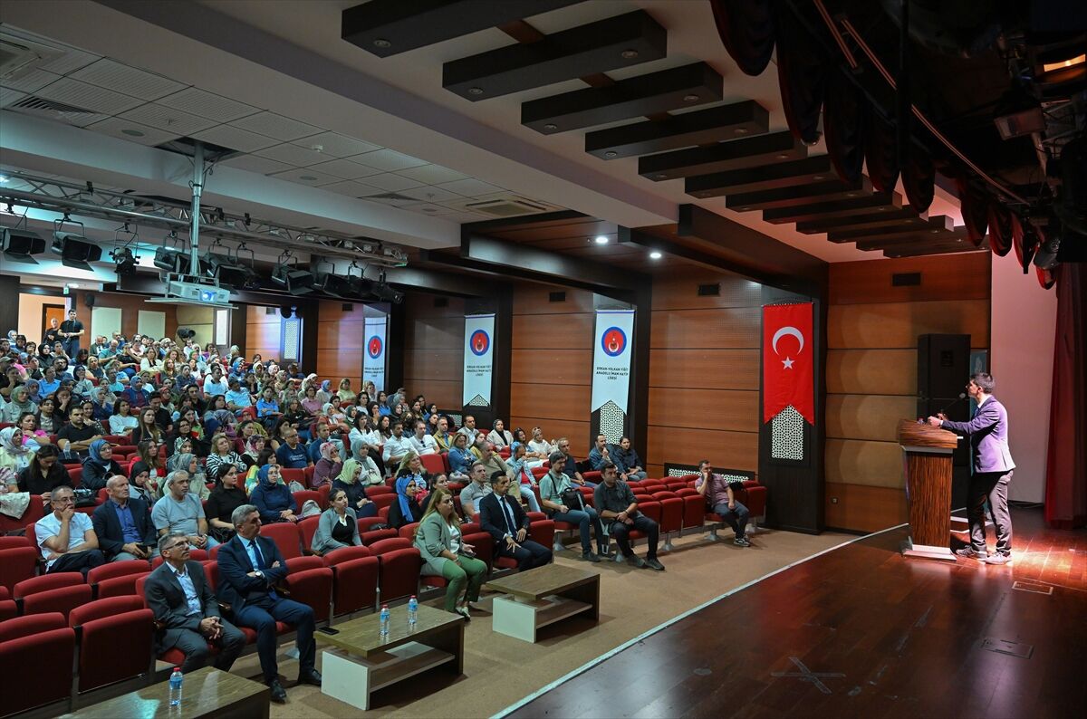 Sincan'da 3 Bin 217 Öğretmene Şiddet ve Siber Farkındalık Eğitimi Verilecek