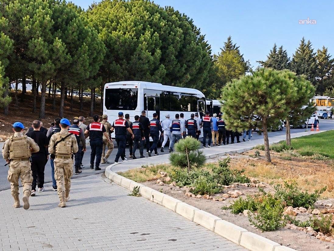 Çeşme Belediyesi'ne Yönelik Operasyonda 10 Kişi Tutuklandı