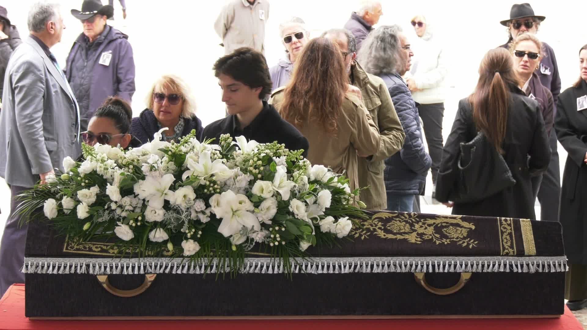 Sanatçı Alpay, Ankara'da Son Yolculuğuna Uğurlandı