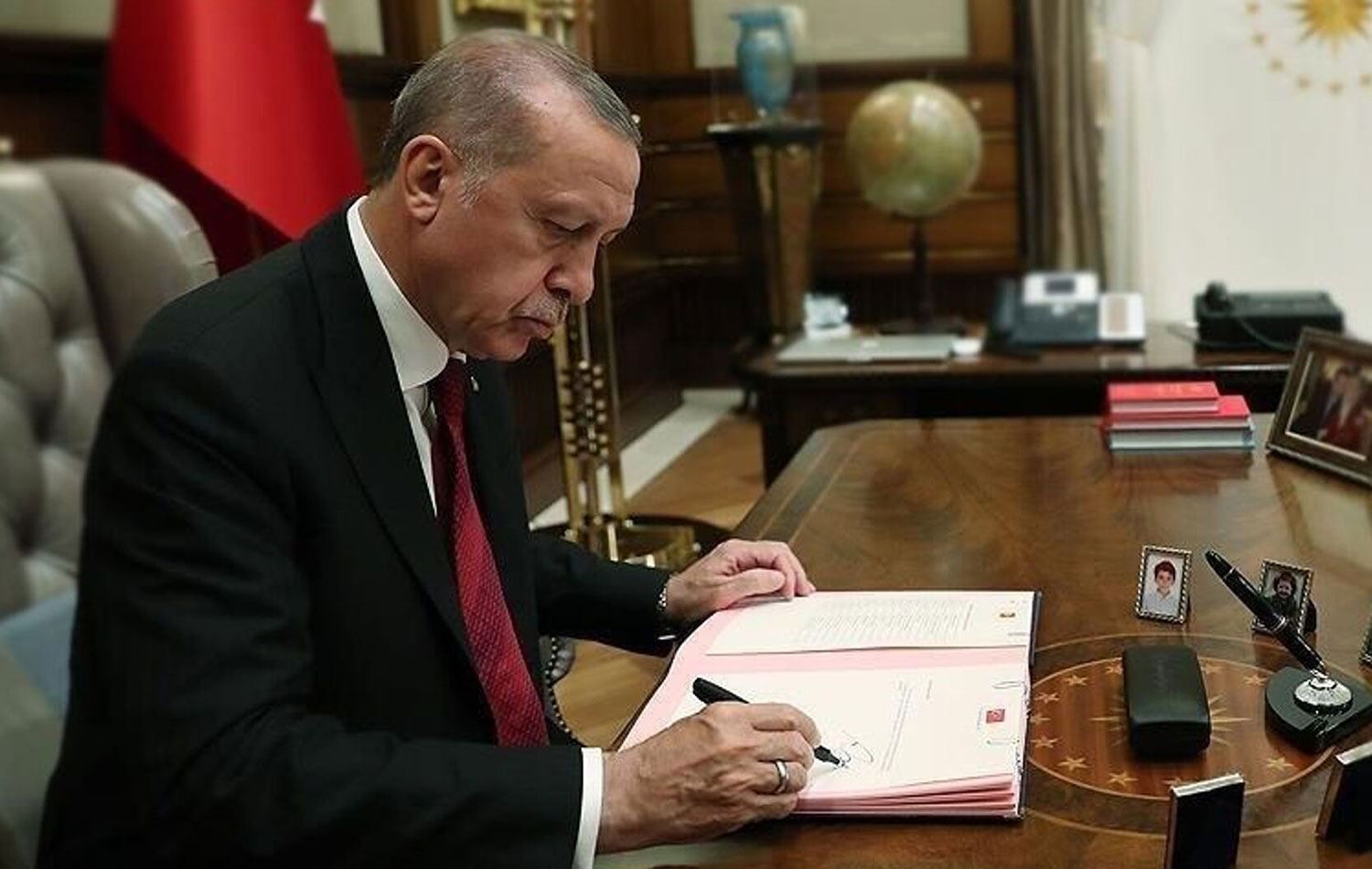Erdoğan İmzaladı: Fon Vurgununun Ardından Ekonomi Bürokrasisinde Kritik Atama ve Görevden Almalar