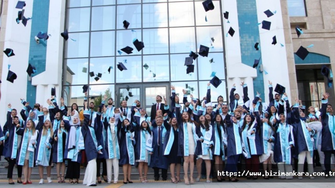 AYBÜ'de Mezun Öğrenciler Adına Fidan Dikildi