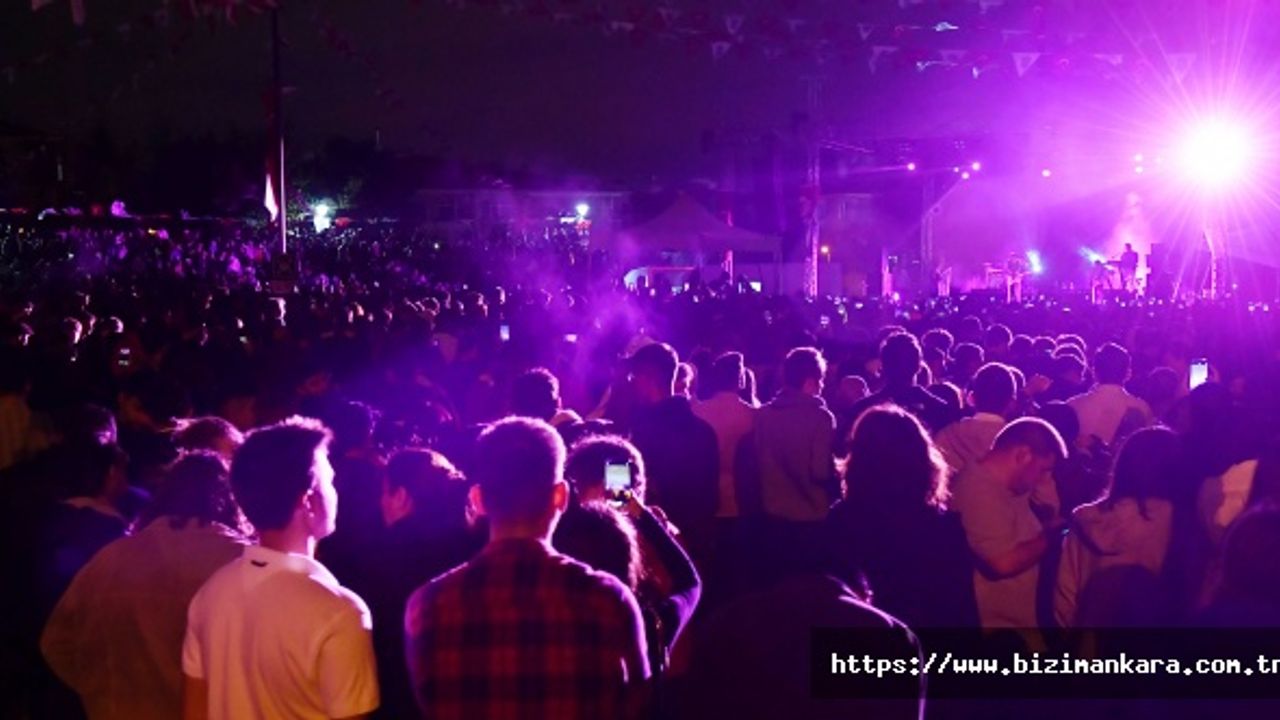 Rock Grubu Madrigal Ankara'da Hayranlarıyla Buluştu