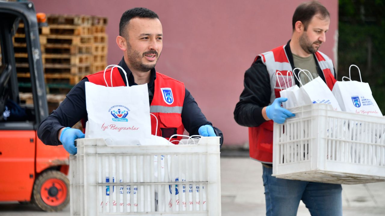 Ankara Büyükşehir Belediyesi Kurban Paylarını İhtiyaç Sahibi Ailelere Ulaştırmaya Başladı