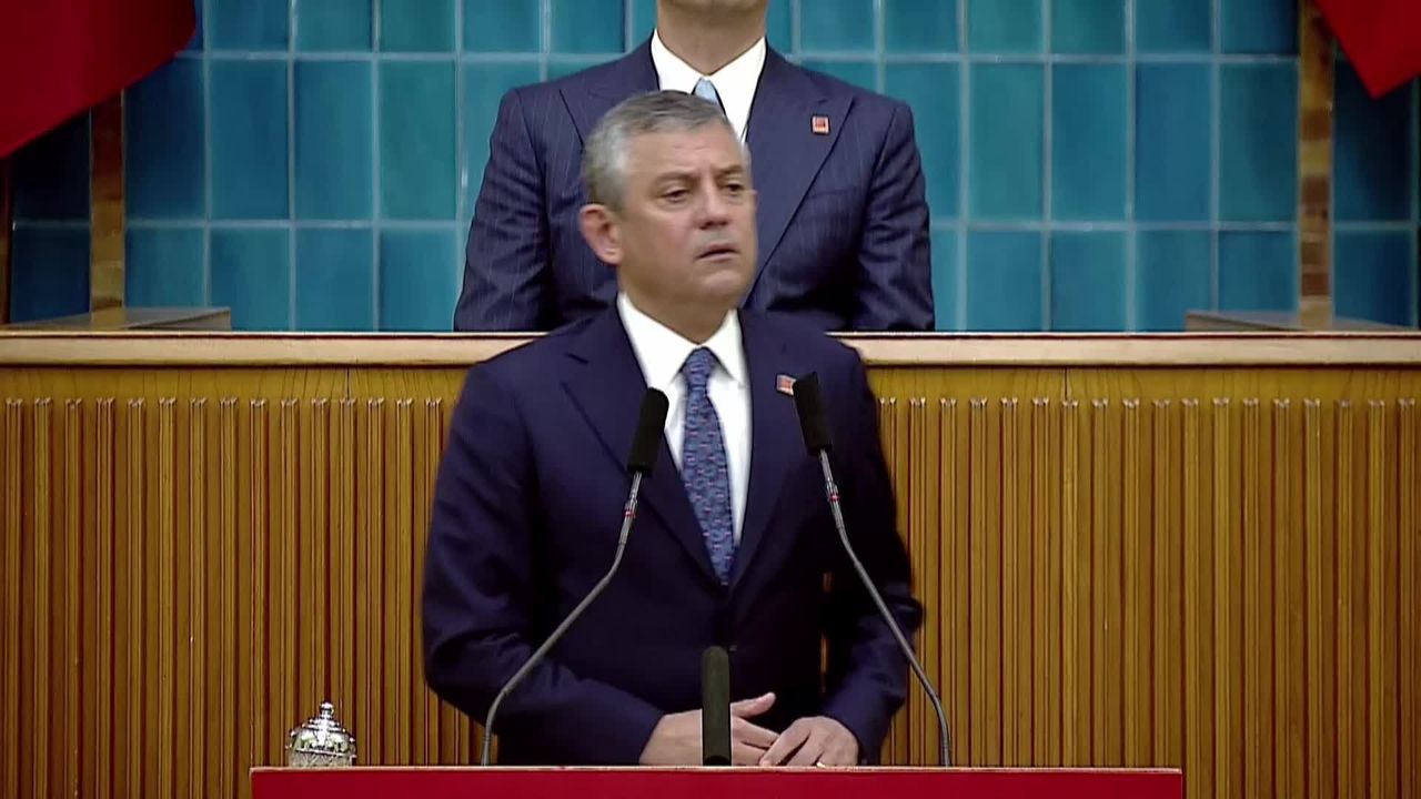 Özgür Özel: Önümüzde Duran, Bu Milletin Ayaklarını