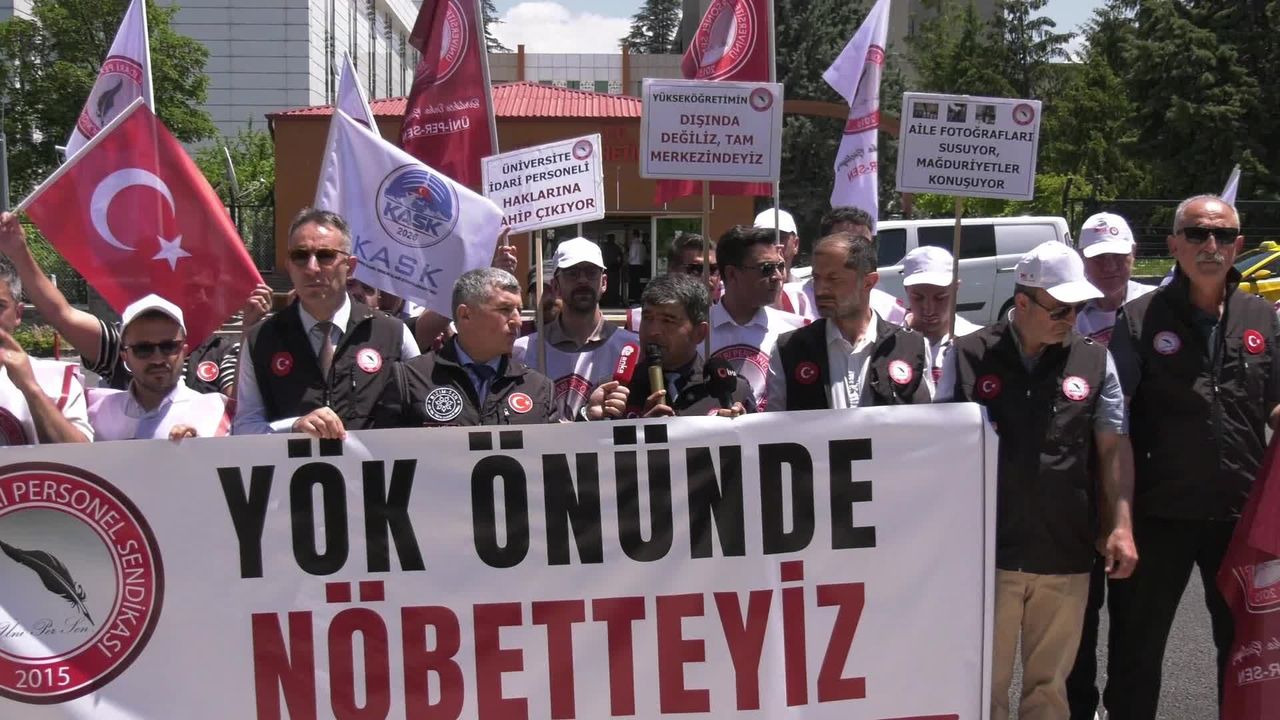 ÜNİPERSEN Üyeleri YÖK Önünde Eyleme Başladı