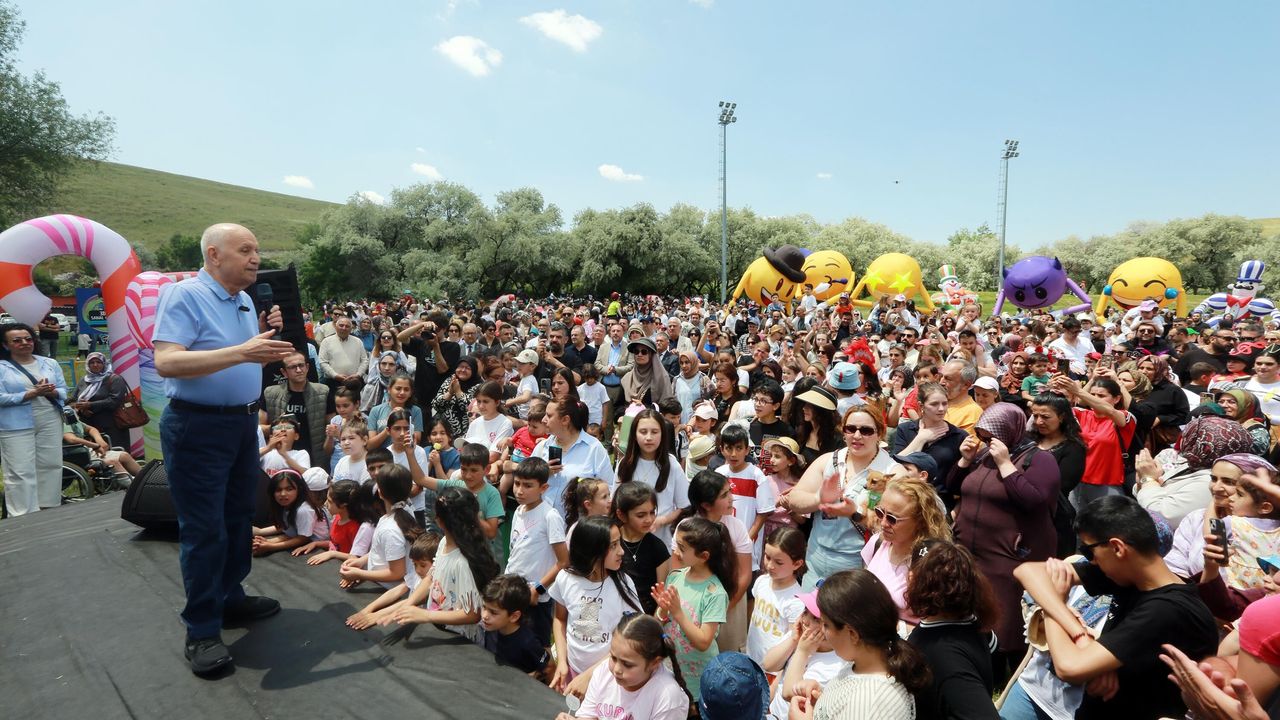 Yenimahalleli Binlerce Çocuk Şenlikte Buluştu