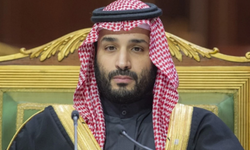 Suudi Arabistan'da Kız Öğrencilere Çarşaf Yasağı