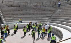 Ankara'da Kale, Arkeopark ve Roma Tiyatrosu Gezileri Sürüyor