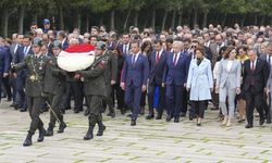 CHP Heyeti Anıtkabir'de