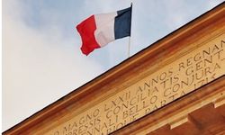 Fransa'da Bu Pazar Erken Seçim Var