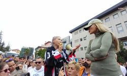 Gebze'deki Hayvan Katliamına Şarkıcı Hande Yener ve Seren Serengil'le Protesto