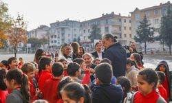 Etimesgut Belediyesi'nden Okul Bahçelerine Asfalt