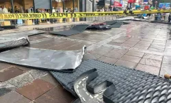 Ankara'da Fırtına Tabela Savurdu