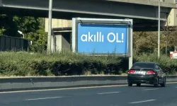 Ankara'da Görülen Gizemli "Akıllı Ol" Afişleri Merak Uyandırdı