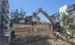 Çankaya'da Tehlikeli Yapıların Yıkımı Sürüyor