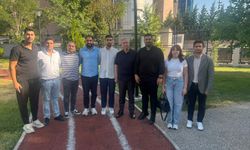 Mansur Yavaş Adana’dan Silivri’ye Yürüyen CHP’li Gençleri Ziyaret Etti