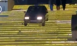 Ankara'da Sürücü Alışveriş Merdivenlerine Girdi