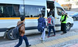 Mansur Yavaş'tan Öğrencilere 279 Milyon 439 Bin 783 Lira Servis ve Abonman Desteği