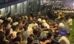 CHP İstanbul İl Binası Önünde Tansiyon Yükseldi