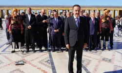 Ankaralılar Derneği'nin Yeni Yönetimi Anıtkabir'i Ziyaret Etti