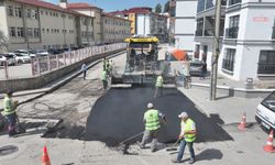 Gölbaşı Belediyesi, Asfalt Serim Çalışmalarını Sürdürüyor