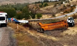 Güdül'de Devrilen Kamyonun Sürücüsü Yaralandı