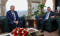 Özgür Özel ve Mansur Yavaş'tan Sürpriz Görüşme: 'Gökçek Ailesi, Bir Kumpasın Peşindeydi'