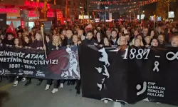 CHP Ankara İl Başkanlığından Anıtkabir'e Meşaleli Yürüyüş