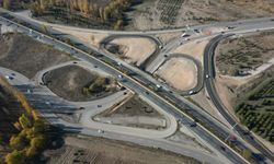 Ankara Büyükşehir Belediyesi, Sabancı Ankara Bulvarı Kavşağı'nı Yonca Tipi Düzenlemeyle Yeniden Hizmete Açtı