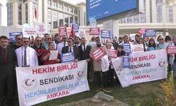 Diş Hekimlerinden Sağlık Bakanlığı Önünde Tepki Açıklaması