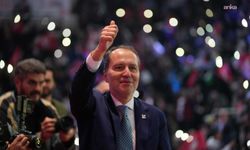 Yeniden Refah Partisi Genel Başkanı Erbakan, Partisinin 3. Olağan Kongresinde Tüm Delegenin Oyunu Alarak Güven Tazeledi