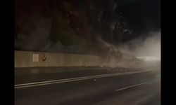 Hakkari’de Yağmur Sonrası Heyelan: Dev Kayalar Yola Savruldu