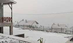 Ankara'ya Mevsimin İlk Karı Düştü, Her Yer Beyaza Büründü