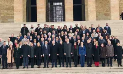 Özgür Özel, Yeni PM ile Anıtkabir’i Ziyaret Etti