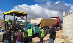 Pursaklar'da Yol Yapım ve Onarım Çalışmaları Devam Ediyor