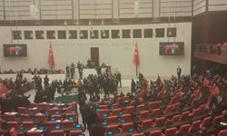 Meclis'te Yoklama Kavgası: Gelmeyen AKP'li Oradaymış Gibi Yaptı