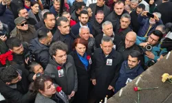 Uğur Mumcu, 33 Yıl Önce Katledildiği Evinin Önünde Düzenlenen Törenle Anıldı