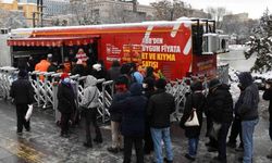 Ankaralılar Ucuz Et Kuyruğunda: Emekliye Geçinebiliyor Diyenler Var ya, Bıraksınlar Bizimle Uğraşmayı