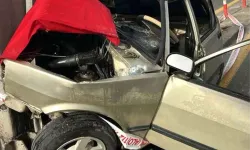 Ankara'da Direğe Çarpan Araçta Sürücü Yaralandı