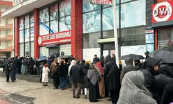 Ucuz Et İçin Saatlerce Sırada Beklediler