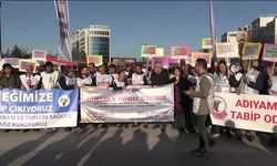 Hekimlerin Ankara’ya “Beyaz Yürüyüşü” Diyarbakır’dan Başladı