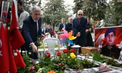 Mansur Yavaş, Anıtkabir'i ve Cebeci Şehitliği’ni Ziyaret Etti