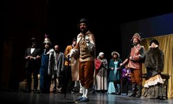 Altındağ Gençlik Merkezi Tiyatro Ekibi, “Burun” İle Prömiyer Yaptı