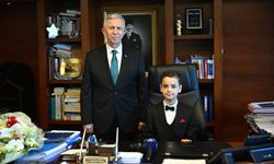 Ankara Büyükşehir Belediye Başkanı Mansur Yavaş, Koltuğunu Çocuklara Devretti