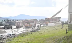 Ankara'da Mobilya Deposunda Yangın: Çevre İllerden Ekipler Sevk Edildi