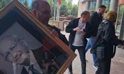 Kemal Kılıçdaroğlu'nun Fotoğrafı, CHP Genel Merkezi'ne Asıldı