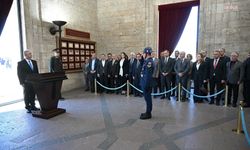 Mansur Yavaş ve Tarihi Kentler Birliği Üyeleri Seçimin Ardından Anıtkabir’i Ziyaret Etti