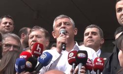 Özgür Özel, Genel Merkez Önünde Konuştu: 'CHP Bundan Sonra Sokaktadır'
