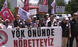 ÜNİPERSEN Üyeleri YÖK Önünde Eyleme Başladı